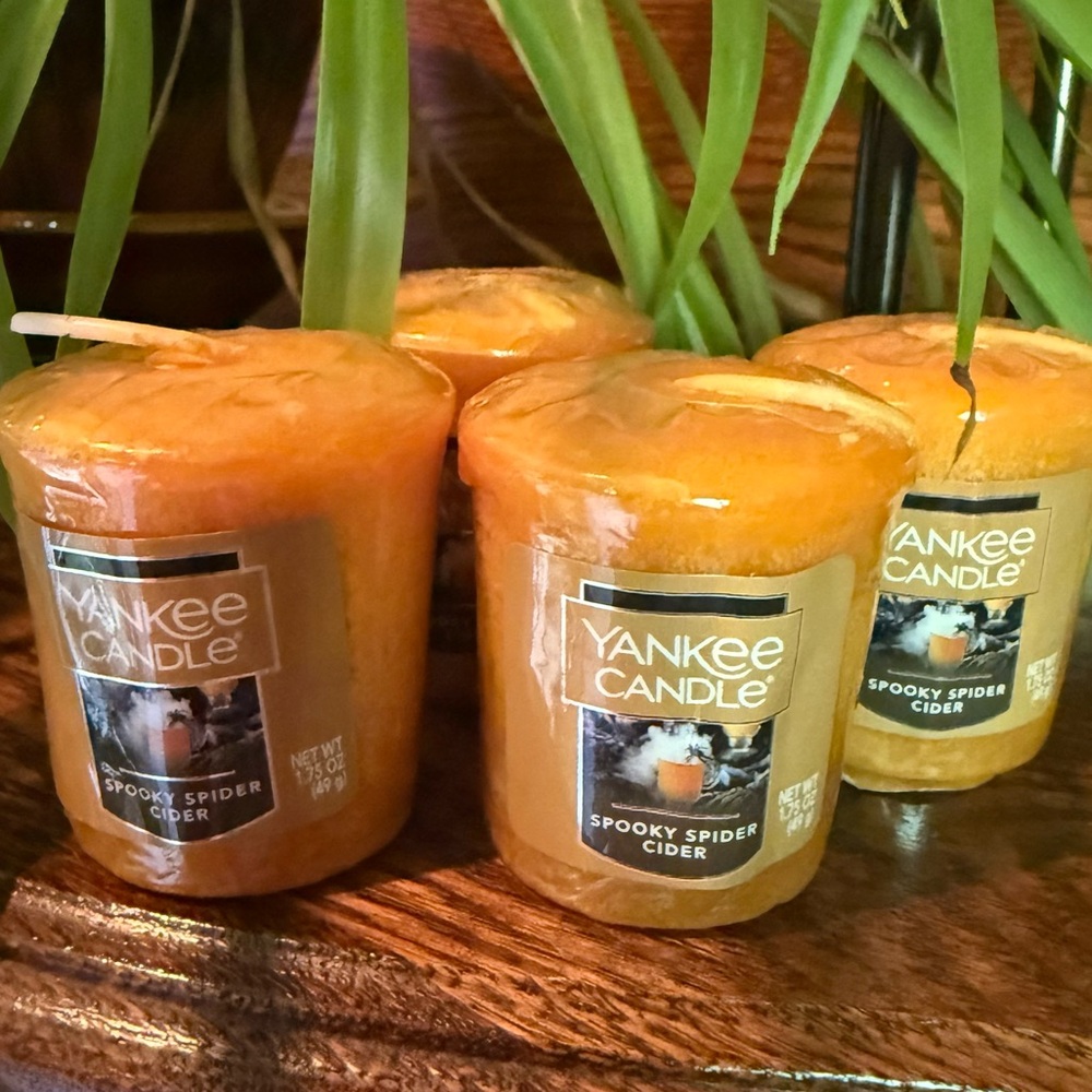 Yankee Candle Spooky Spider Cider scent 1.75 oz Holiday Votives Lot of 4